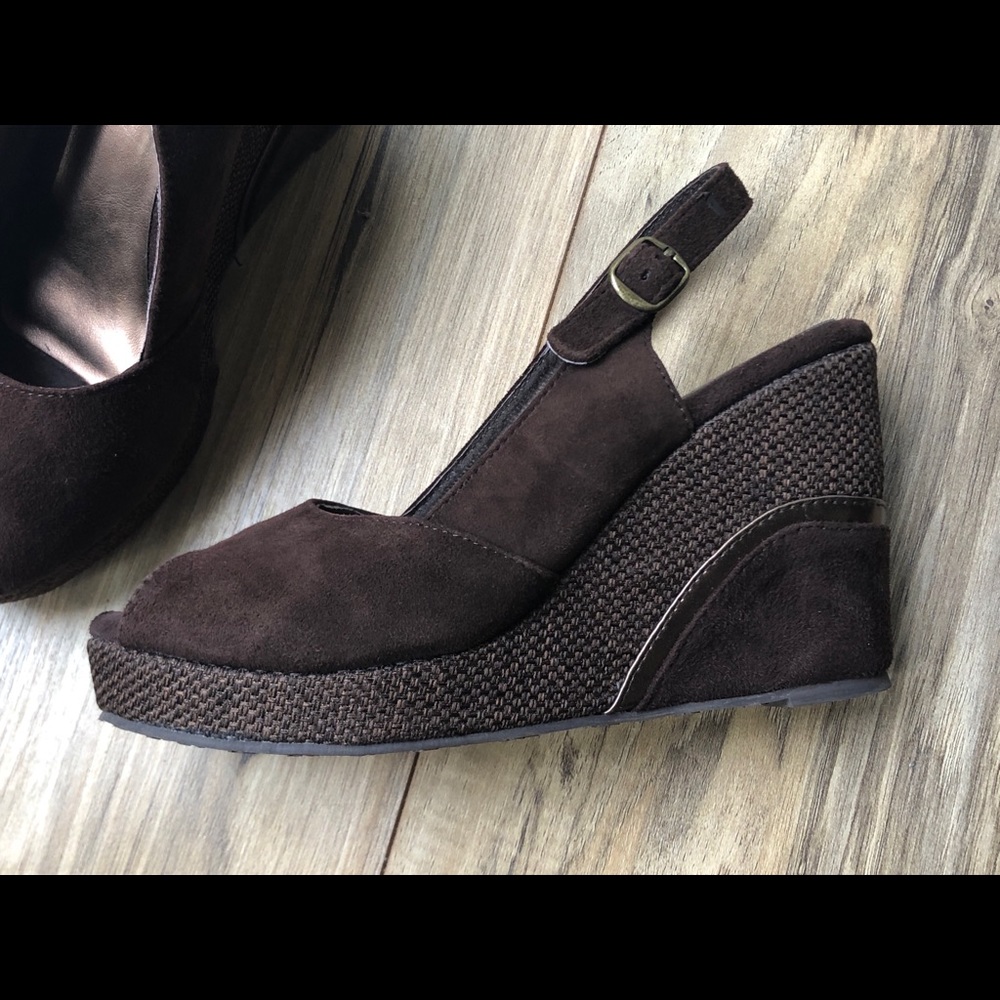 Volatile brown wedge size 7
